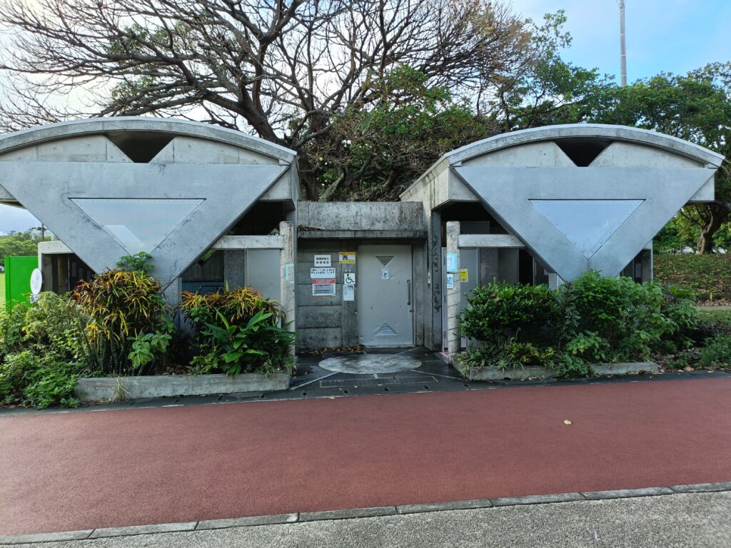 中央のトイレ